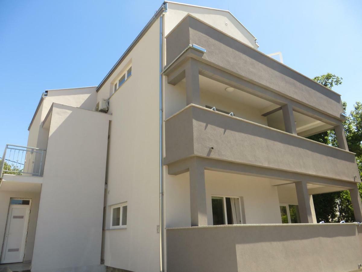 Luka Apartments Биоград-на-Мору Экстерьер фото