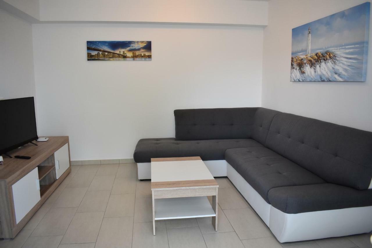 Luka Apartments Биоград-на-Мору Экстерьер фото